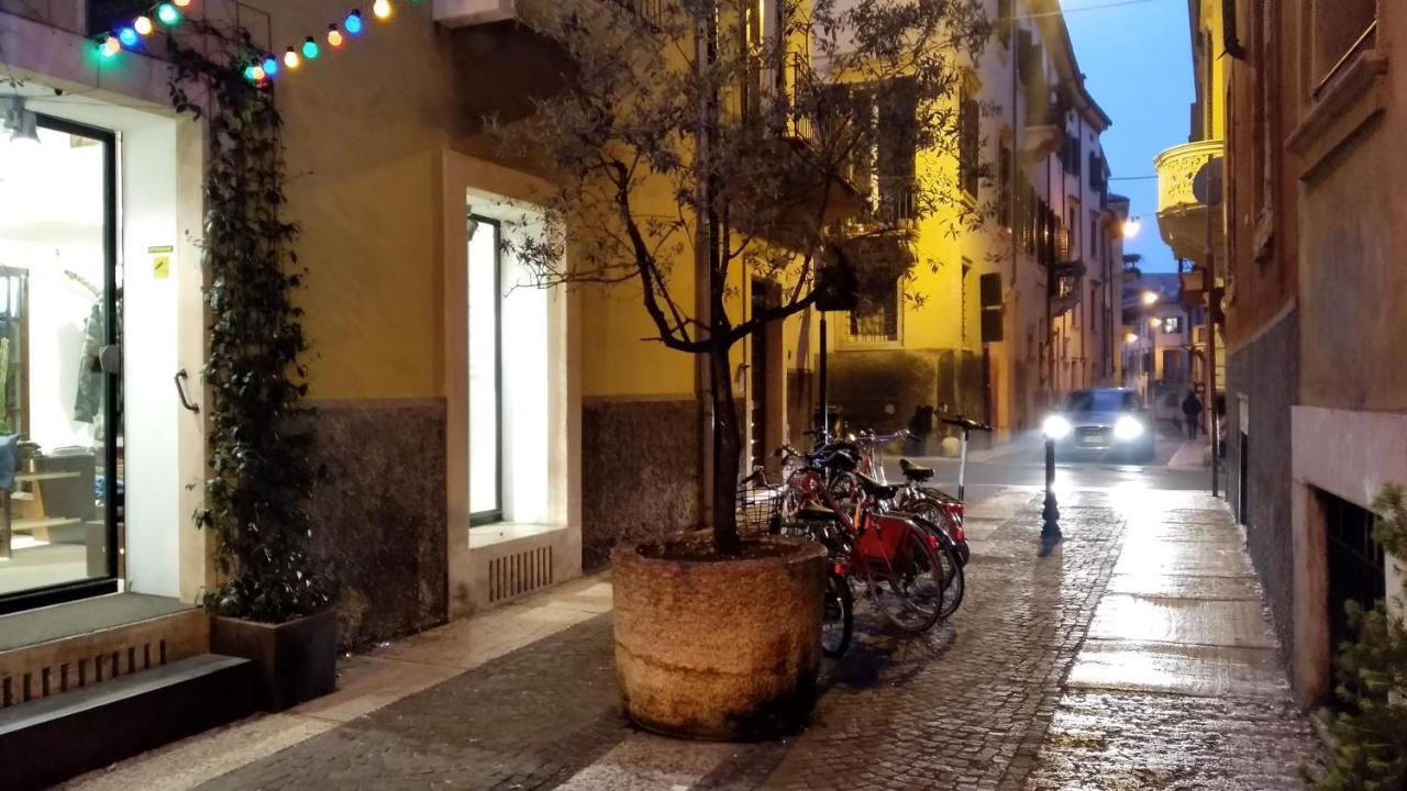 Marconi Rooms Loggia Delle Erbe Verona Bagian luar foto
